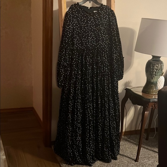 Dainty Jewells Dresses & Skirts - Dainty Jewells Black and White Bishop Sleeve Gown